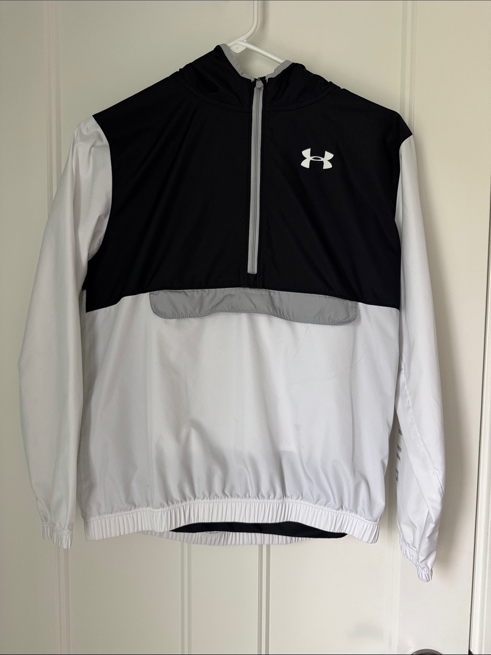Under Armour Black and White Kids' Hooded windbreaker Jacket kids large
